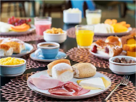 Imagem de uma mesa de café da Manhã dos sonhos no Japaratinga Lounge Resort All Inclusive: